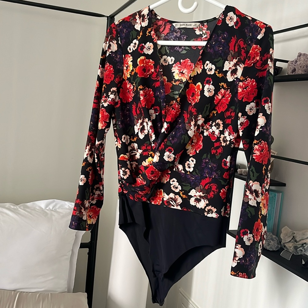 Crossover in the front bodysuit - never worn, no tags